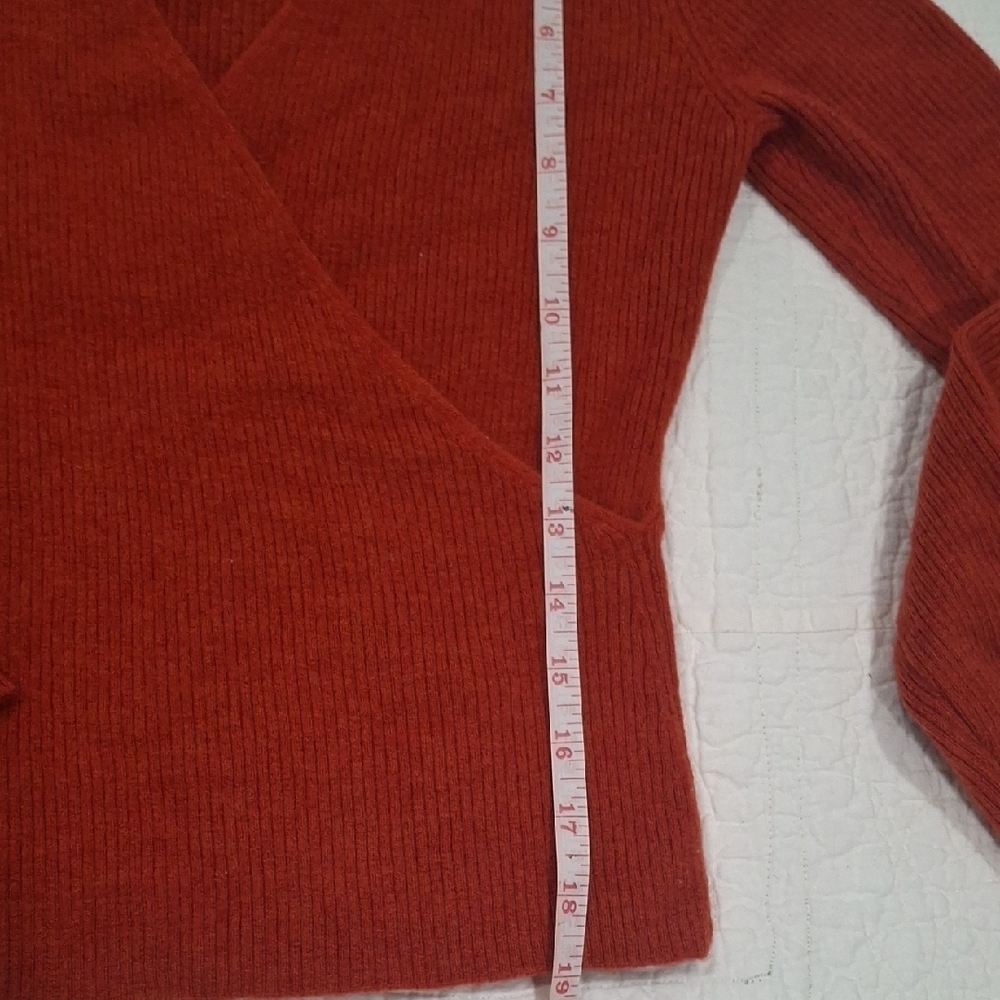 Sarah Spencer Women's V-Neck Sweater in Rust Size S 100% Merino Wool - Picture 6 of 8